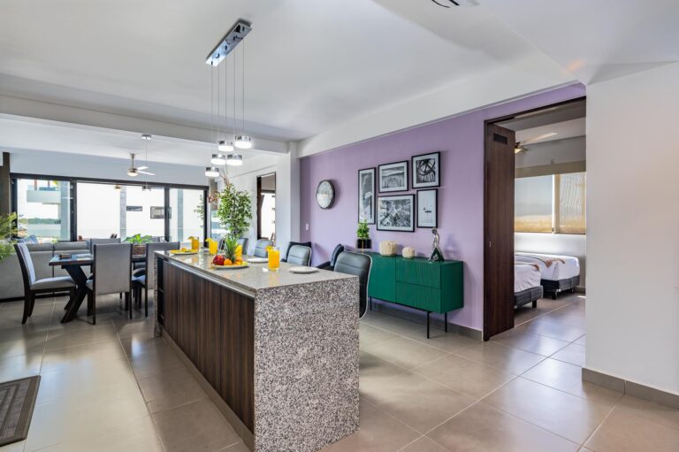 Stylish Suite. Walk to the beach!