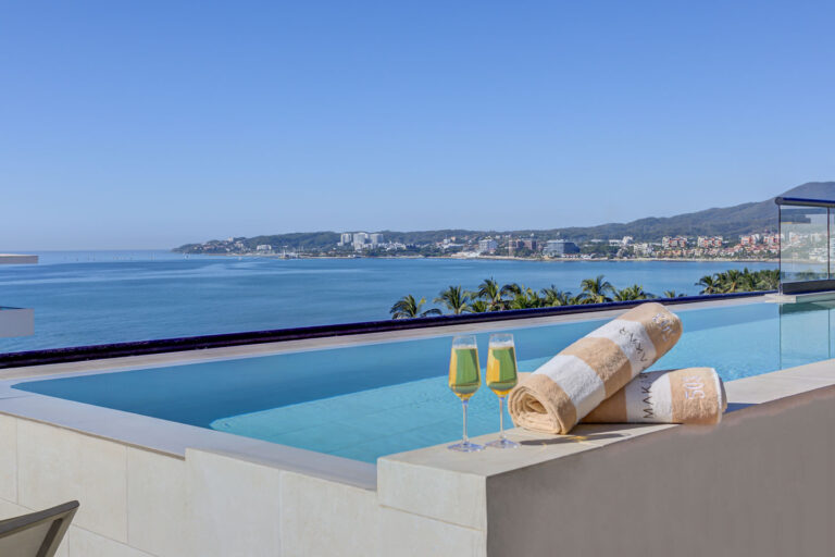 Studio w/ Rooftop Pool & Car – Steps from Ocean